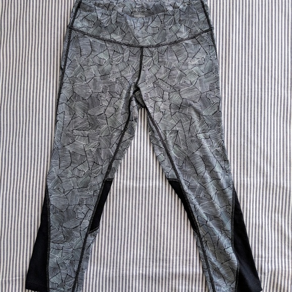 Nike Dri-Fit Capri Leggings - Picture 7 of 8